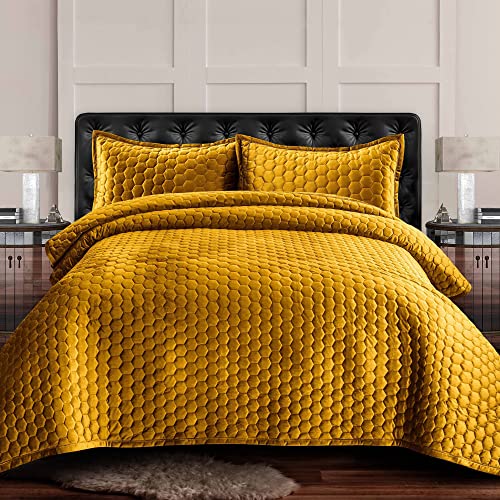 Tribeca Living Velvet King Quilt, Three-Piece Honeycomb Stitch Bedding Set Includes One Oversized Quilt & Two Sham Pillowcases, 260GSM Super Soft Velvet, Lugano/Gold